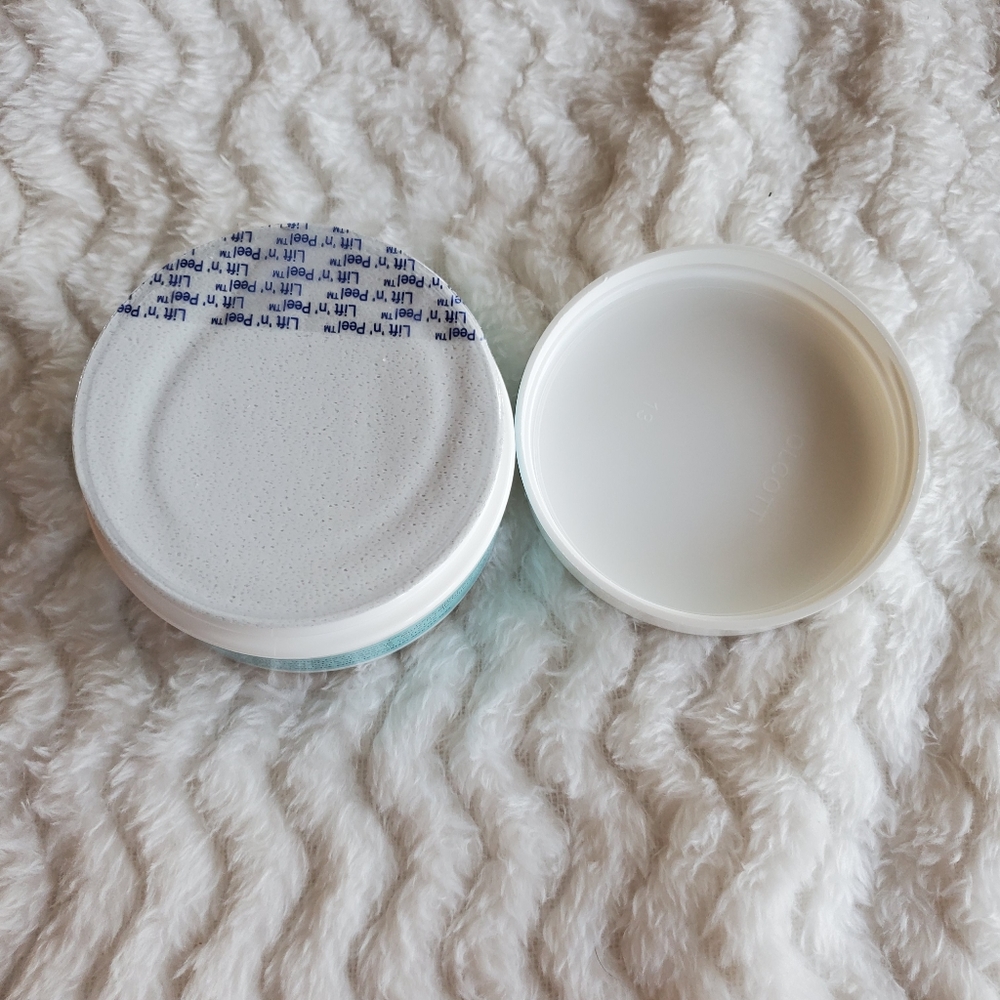 First Aid Beauty Facial Radiance Pads - Picture 5 of 6